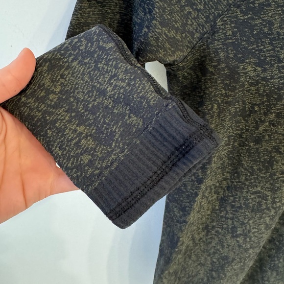 LULULEMON 3/4 zip size 4 or 6 womens top - Picture 7 of 8